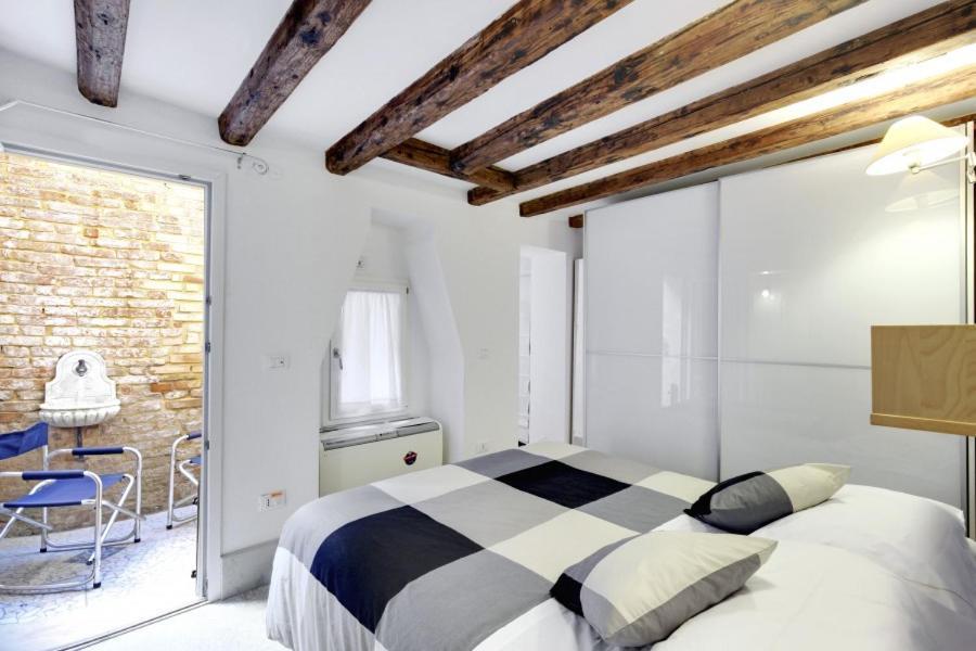 Cozy Apartment Up To 4 In Biennale Giardini By Bricola Apartments Венеция Экстерьер фото
