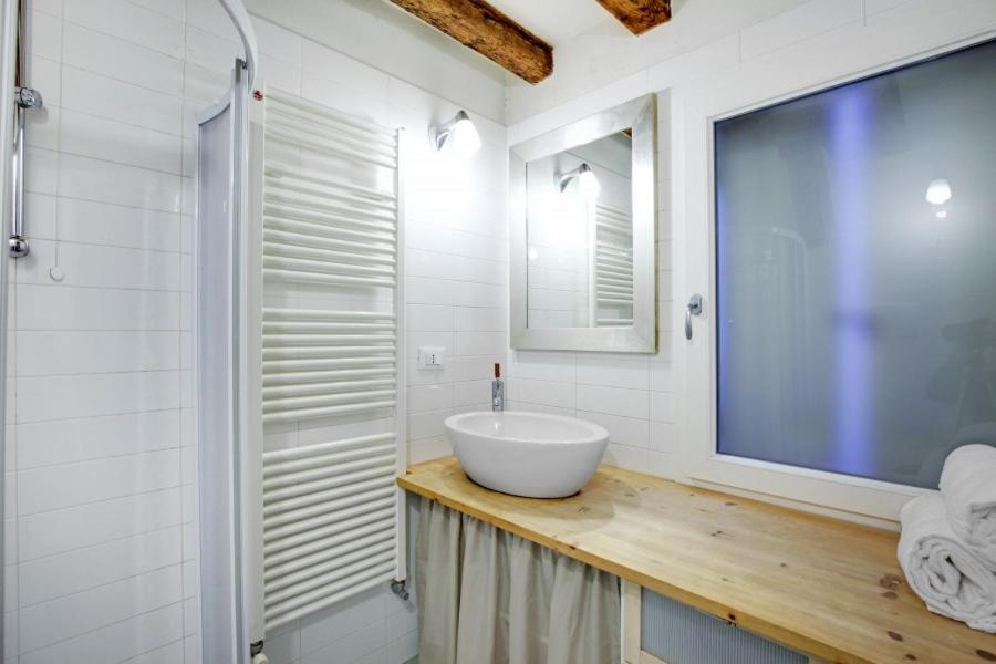 Cozy Apartment Up To 4 In Biennale Giardini By Bricola Apartments Венеция Экстерьер фото